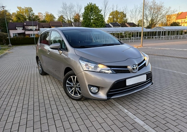 Toyota Verso cena 29900 przebieg: 230000, rok produkcji 2014 z Ostrów Lubelski małe 407